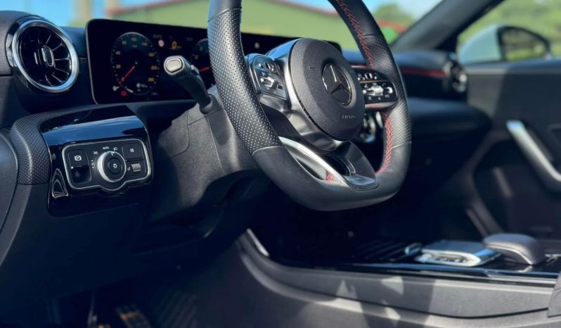 MERCEDES-BENZ A200 AMG LINE full