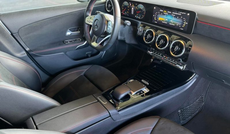 MERCEDES-BENZ A200 AMG LINE full